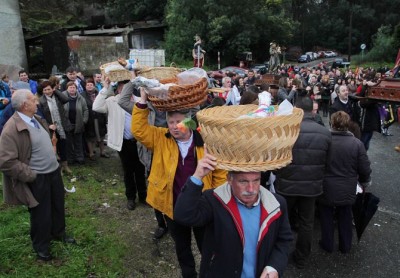 PROCESION DOS LACONS IGLESIA CORDEIRO VALGA /