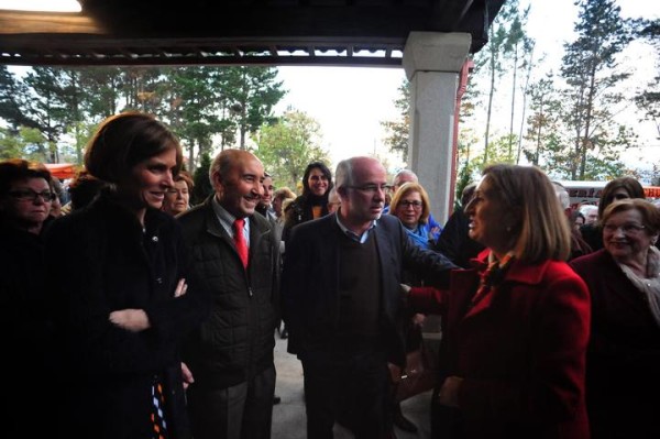 ANA PASTOR INAUGURACION BELEN ARTESANAL CORDEIRO VALGA